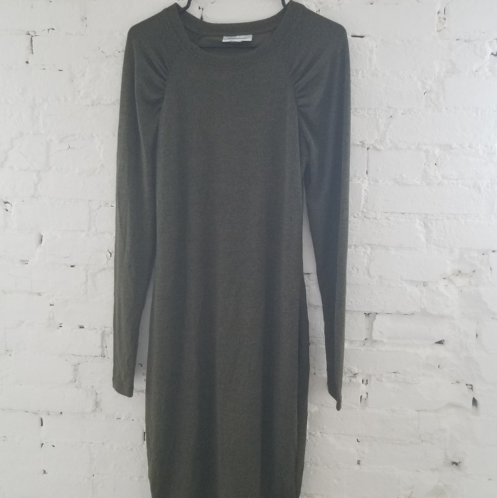 Fitted maternity dress